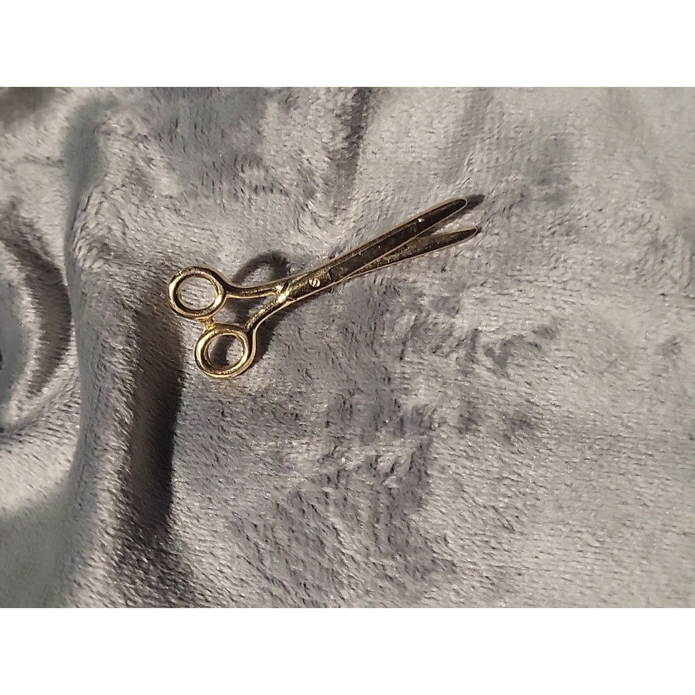 Hair‎ Stylist Barbers Quilter Sewing Scissors Gold Toned Lapel Pin Hat Tie Tack